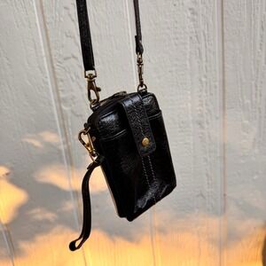 The Sak Black Leather Wallet Crossbody Phone Bag Card Holder Small‎ Purse